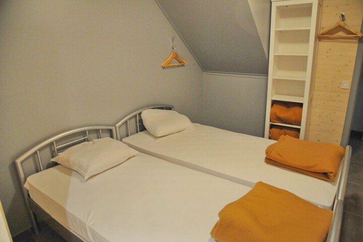Room 5 of 19