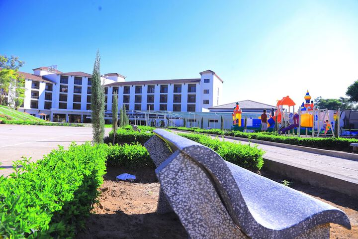 Hotel Exterior 42 of 53