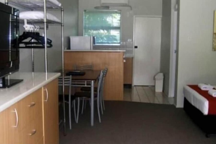 Room 11 of 32