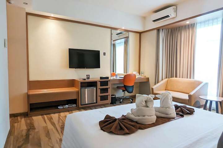 Room 32 of 64