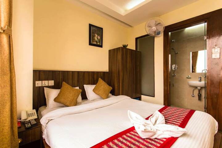 Room 4 of 16