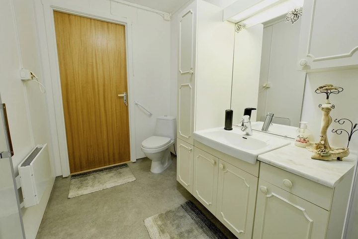 Room 7 of 13