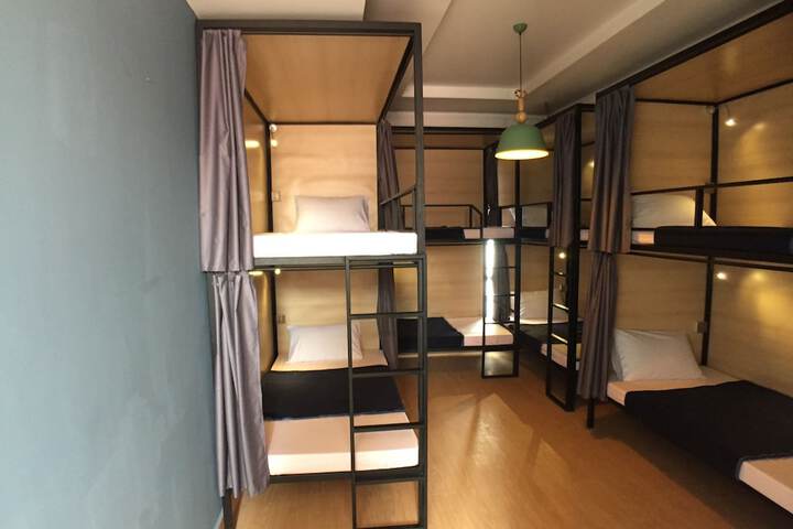 Room 45 of 180