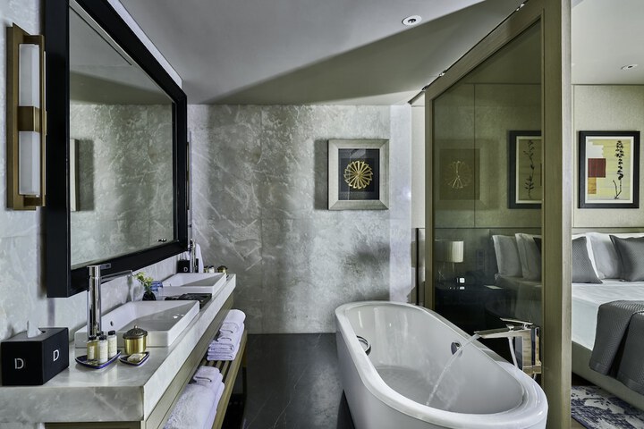 Room 26 of 54