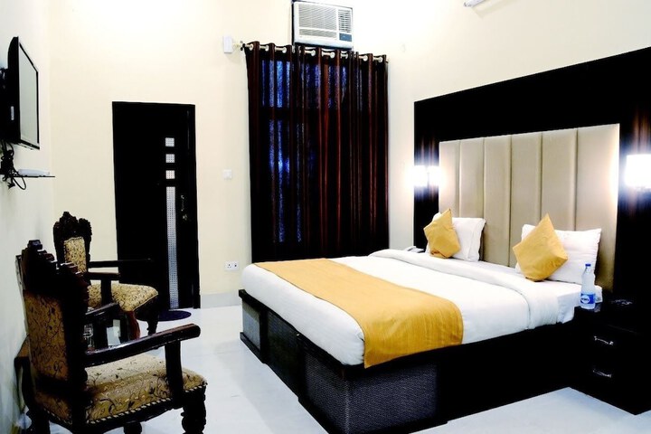 Room 10 of 25