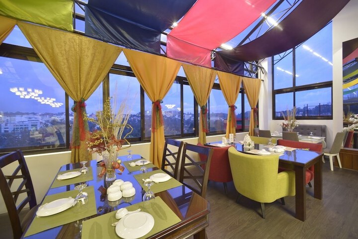 Dining 72 of 90