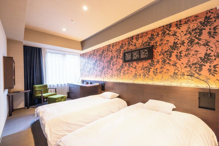 Room 5 of 32