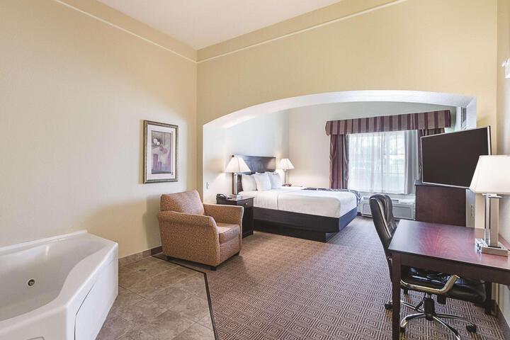 1 King Bed (8 of 18)