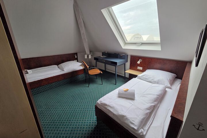 Room 8 of 20