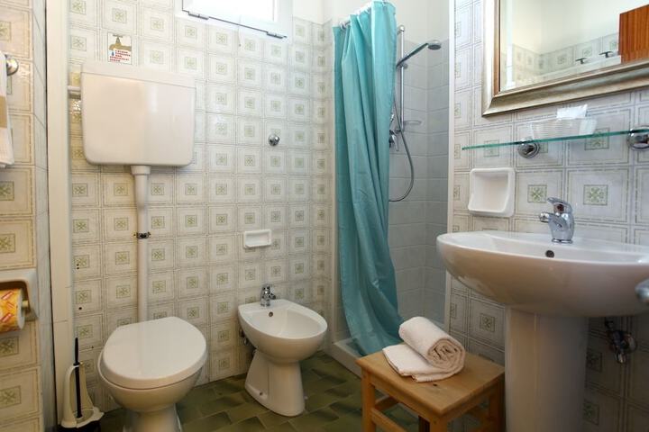 Room 20 of 33