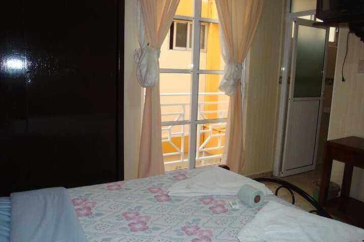 Room 6 of 12