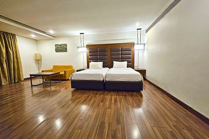 Room 13 of 28