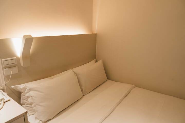Room 26 of 40