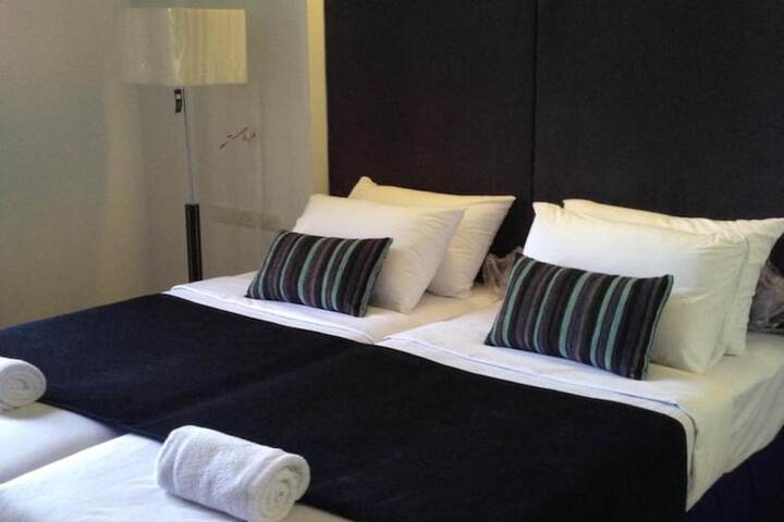 Room 15 of 102