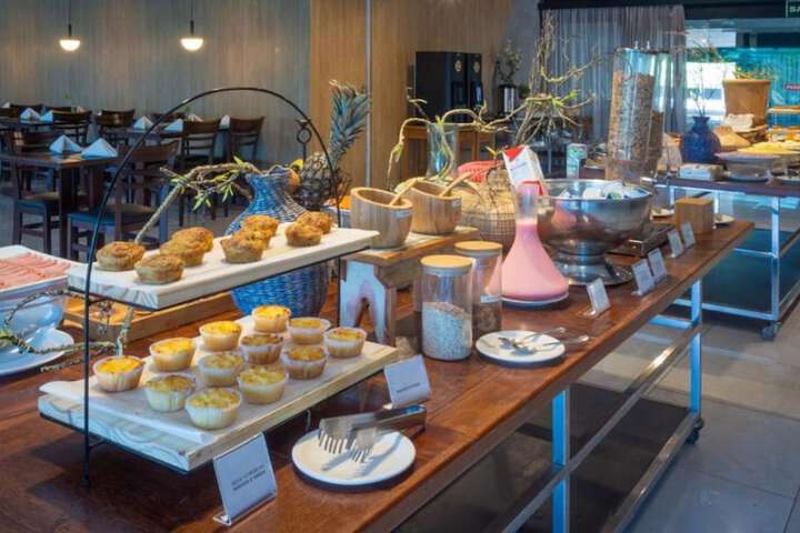 Breakfast/Coffee Service 92 of 132