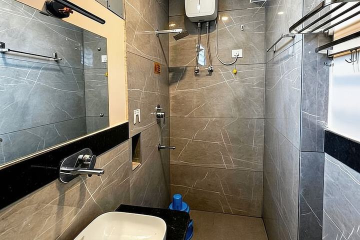 Room 14 of 18