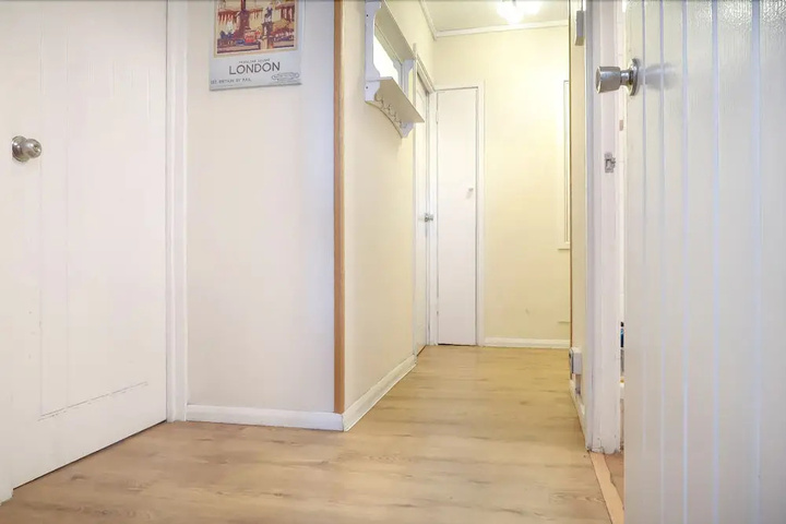 Room 8 of 12