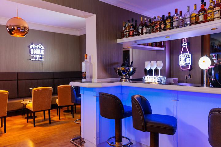Lounge 56 of 90
