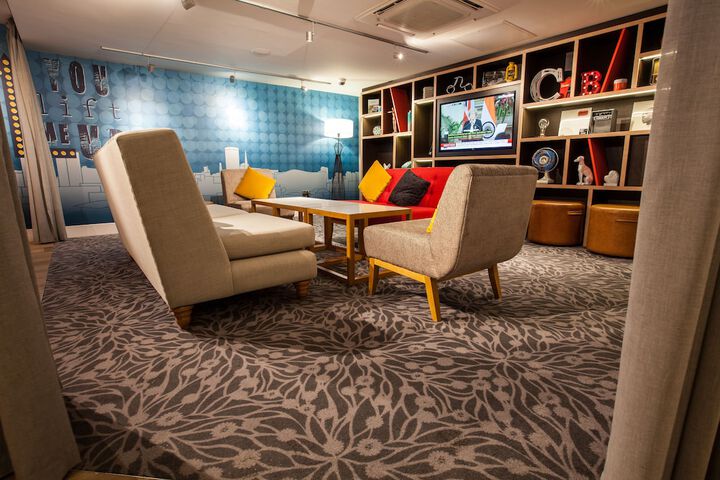 Lounge 92 of 130