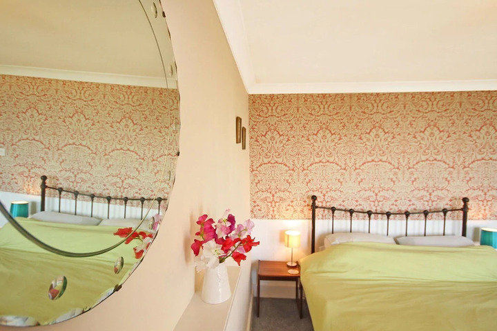 Room 7 of 10