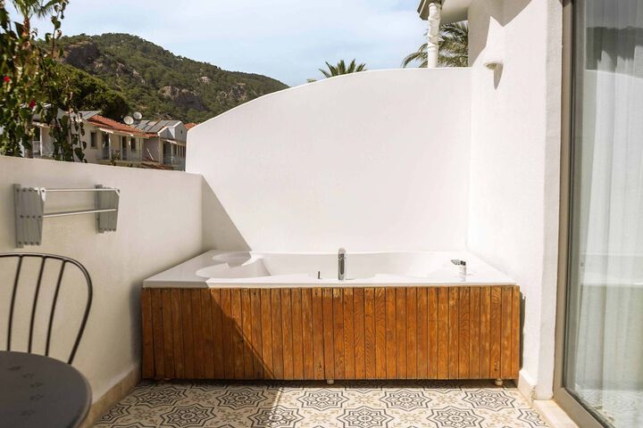 Hot Tub 30 of 89