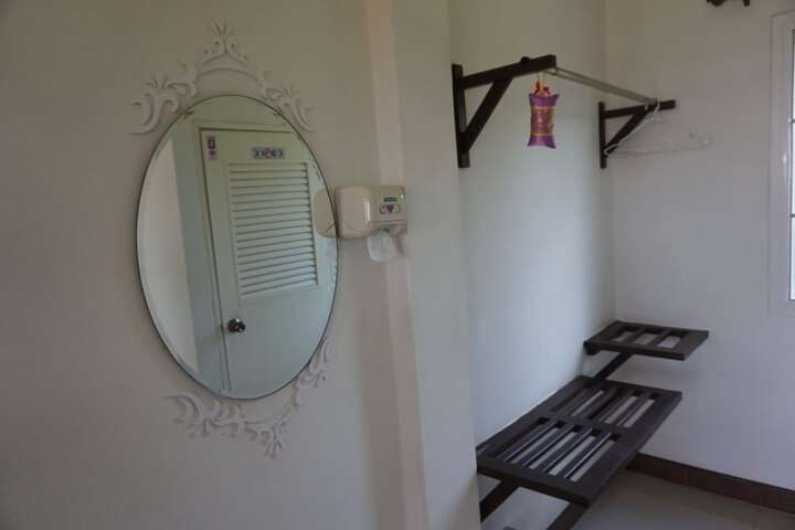 Room 17 of 31
