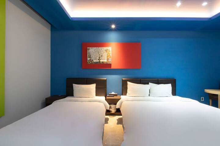 Room 21 of 40