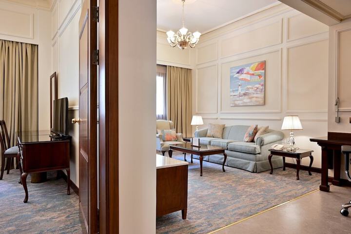 Room 37 of 100