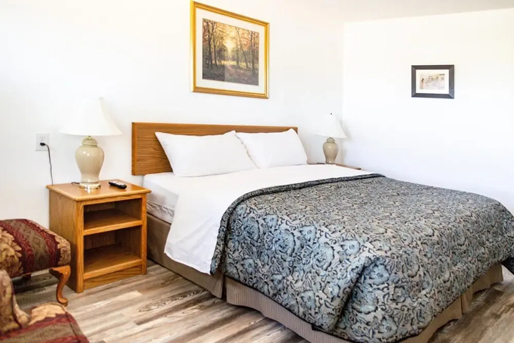 Riverwood Inn Hotel Deluxe King Suite