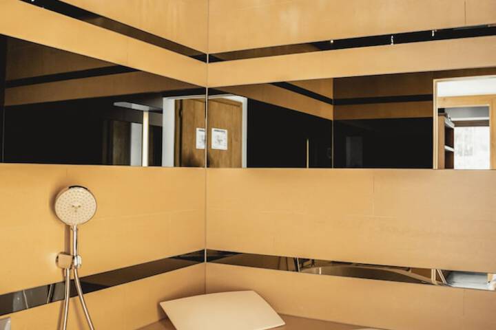 Room 19 of 163