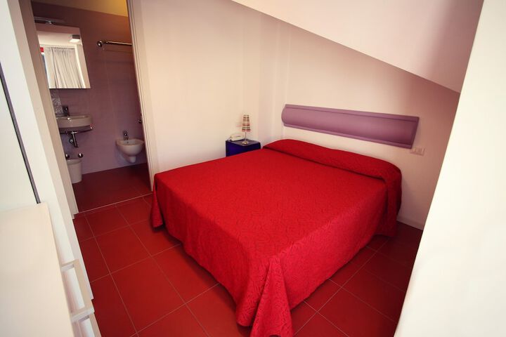 Room 3 of 81