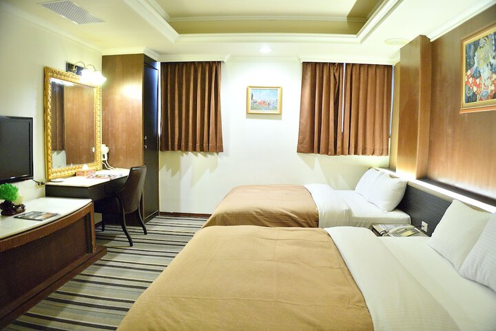Room 11 of 33