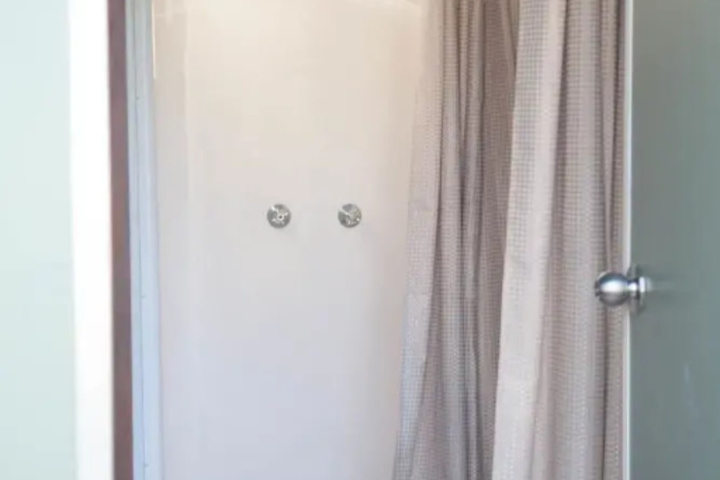 Room 7 of 12