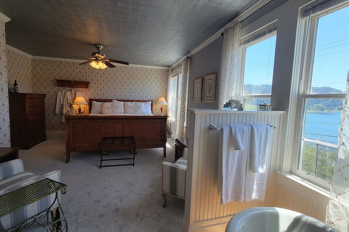 Room 51 of 113