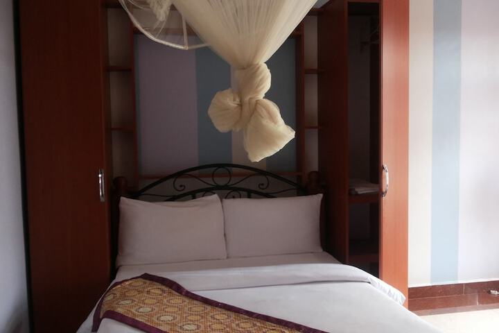 Room 9 of 21