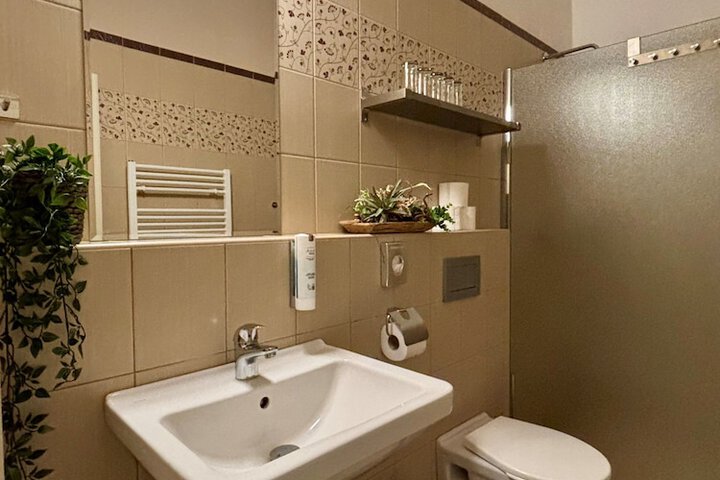 Room 16 of 29