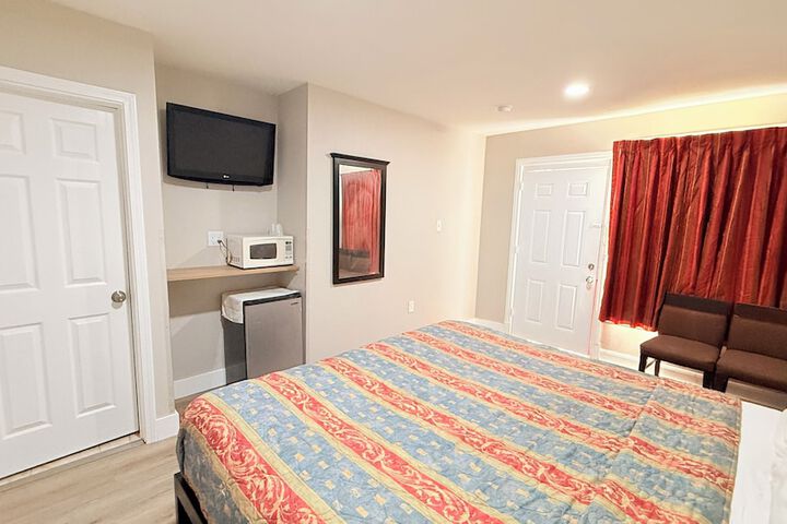 Room 6 of 14