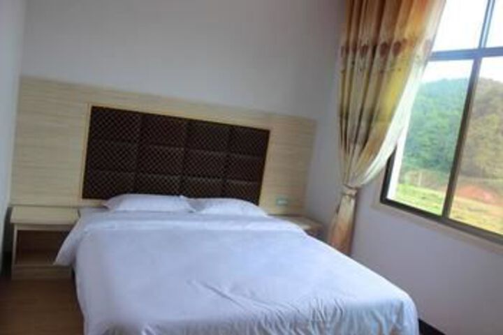 Room 12 of 27