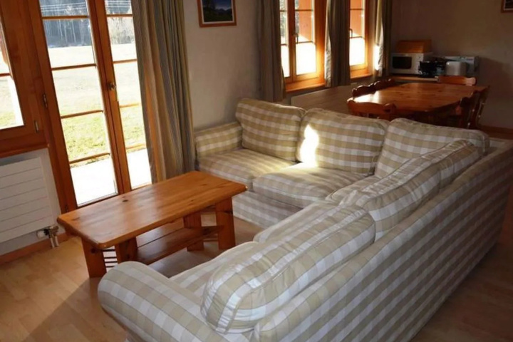 Room 2 of 10