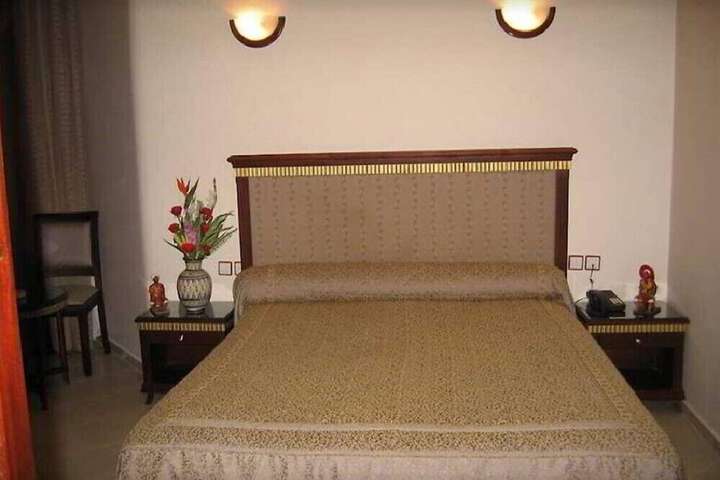 Room 8 of 18