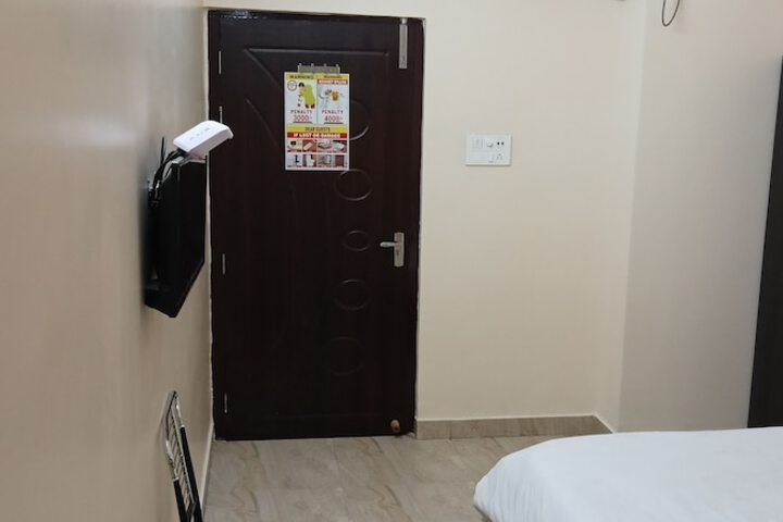 Room 27 of 61