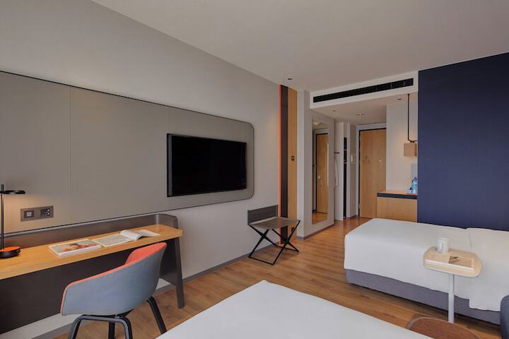 Room 22 of 82