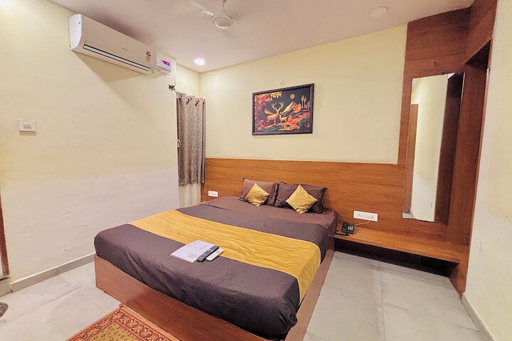 Room 6 of 19