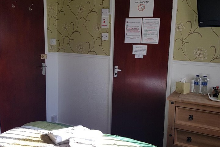 Room 6 of 93
