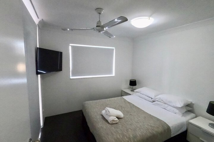 Room 4 of 63