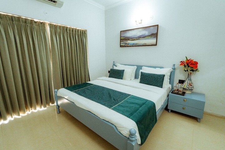 Room 6 of 28