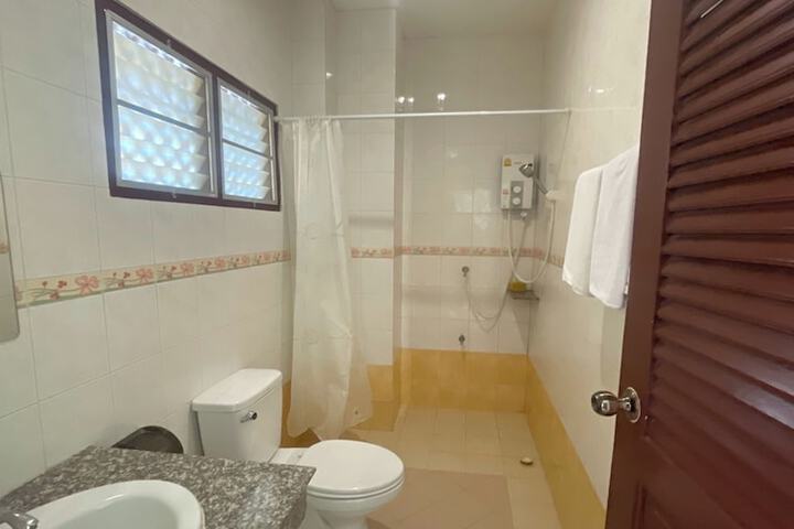 Room 32 of 46
