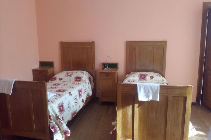 Room 8 of 16