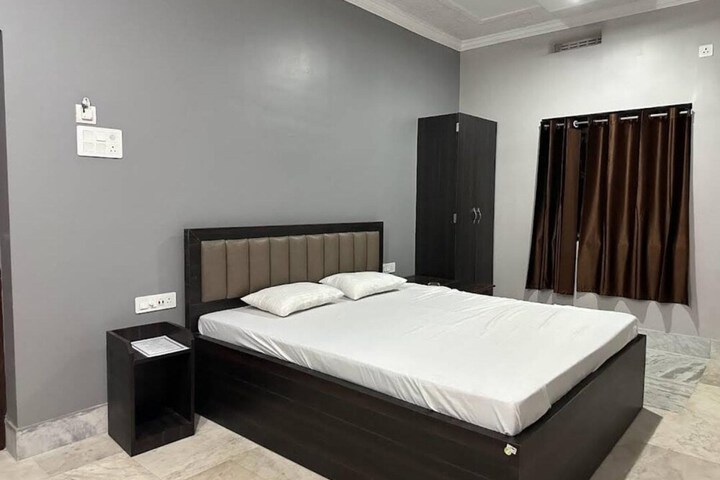 Room 9 of 21