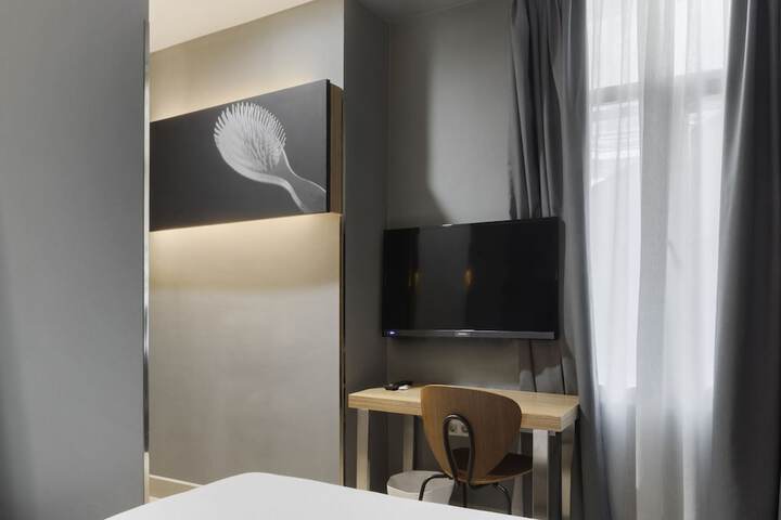 Room 19 of 73
